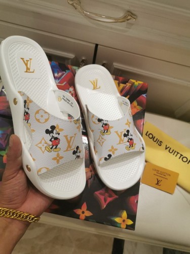LV women slippers AAA-144