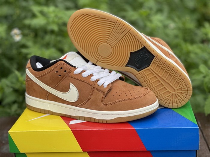 Authentic Nike SB Dunk Low   Wheat  
