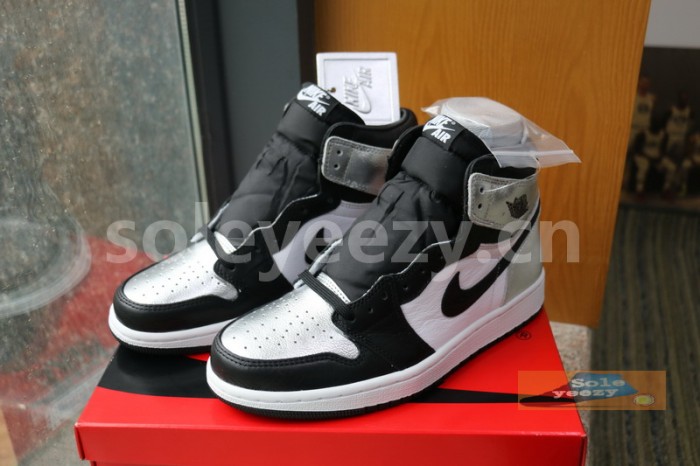 Authentic Air Jordan 1 High OG WMNS “Silver Toe”