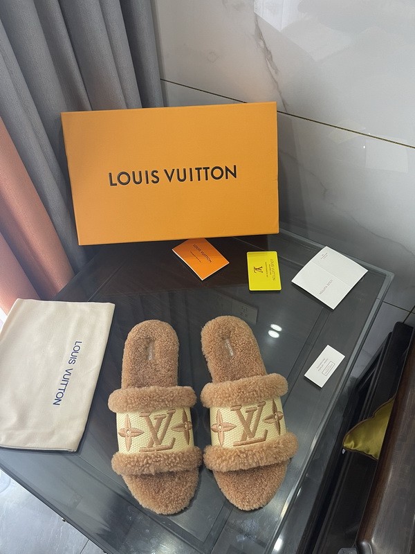 LV women Sandals 1：1 Quality-373