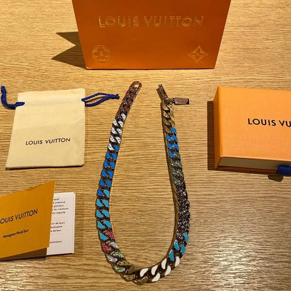 LV Necklace-055