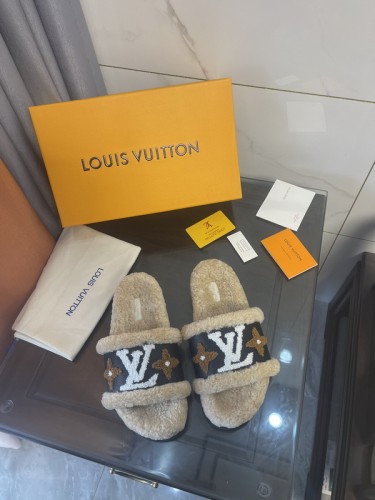 LV women Sandals 1：1 Quality-371