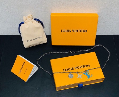 LV Necklace-032