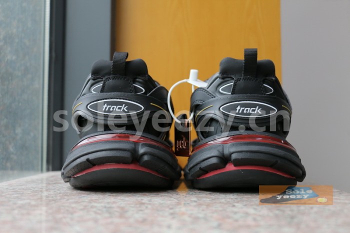 B 17FW Tripe-S High End Sneaker-065
