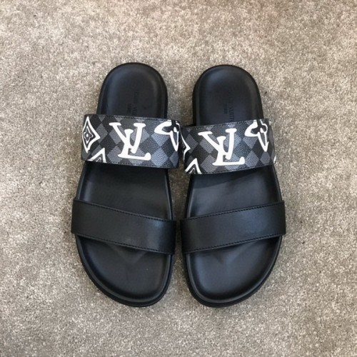 LV men slippers AAA-504