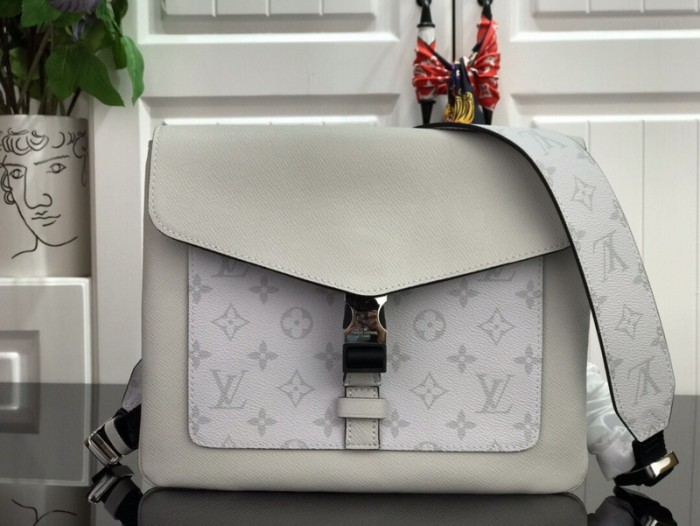 LV High End Quality Bag-596