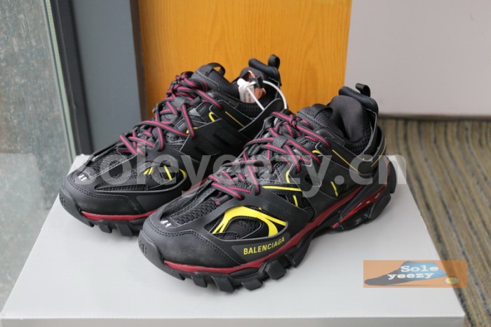 B 17FW Tripe-S High End Sneaker-065