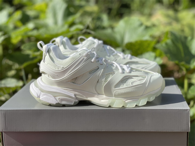 B 17FW Tripe-S High End Sneaker-229