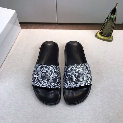 Versace men slippers AAA-142(38-45)