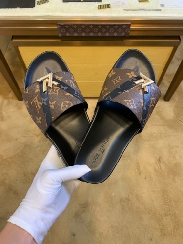 LV men slippers AAA-329(38-45)