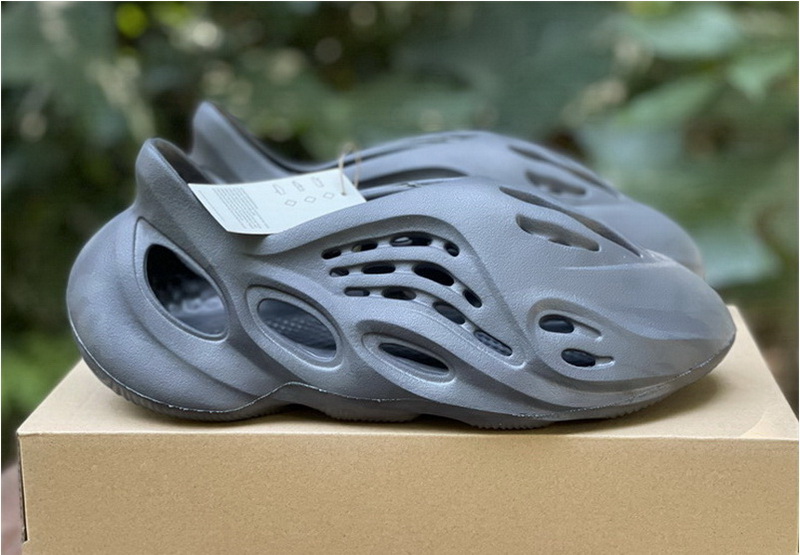 US 88.00 Authentic Yeezy Foam runner Onyx www.soleyeezy.cn