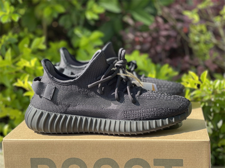 US 155.00 Authentic Yeezy Boost 350 V2 “Onyx” www.soleyeezy.cn