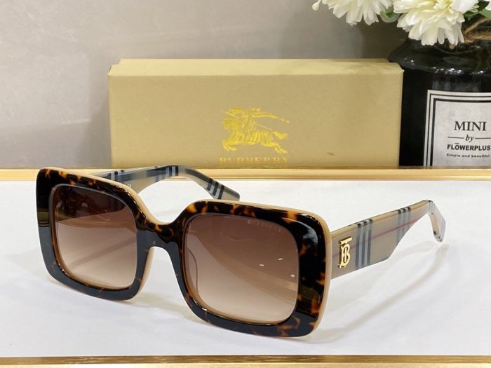 Burberry Sunglasses AAAA-196