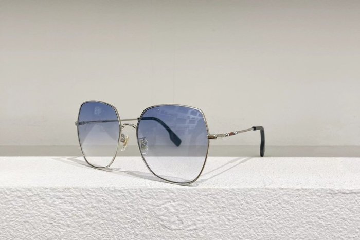 Burberry Sunglasses AAAA-094