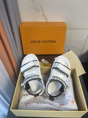 LV women Sandals 1：1 Quality-488