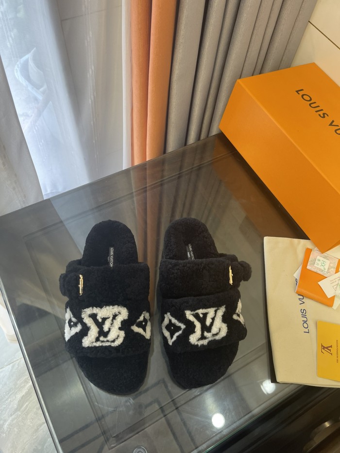 LV women Sandals 1：1 Quality-495