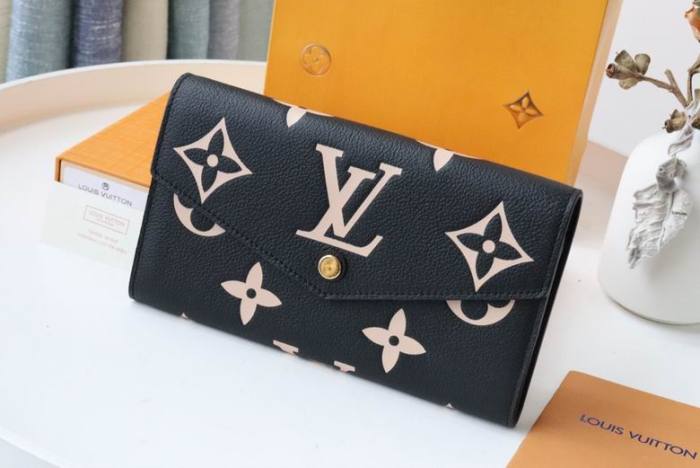 Super Perfect LV Wallet-613