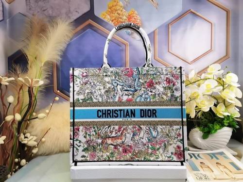 Dior Handbags AAA-275