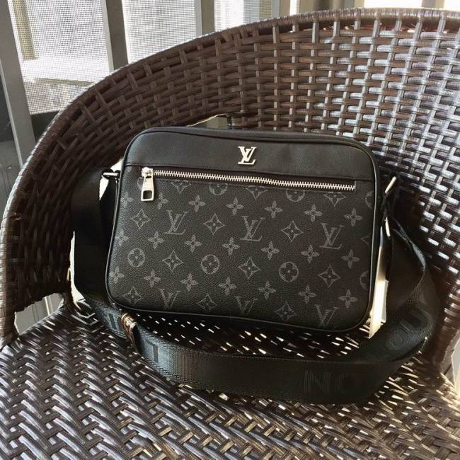 LV Hangbags AAA Men-061