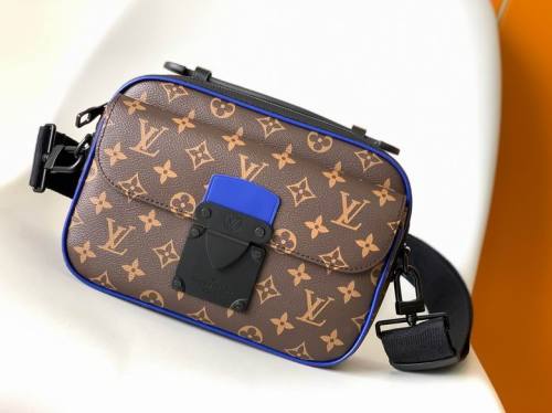 LV Hangbags AAA Men-064