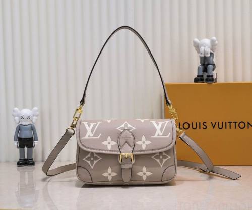 LV Hangbags AAA Women-982