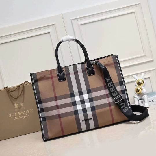 Burberry Handbags AAA-100