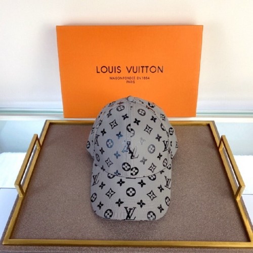 LV Hats AAA-040
