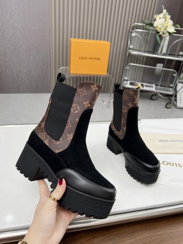 LV Women Shoes 1：1 Quality-1067