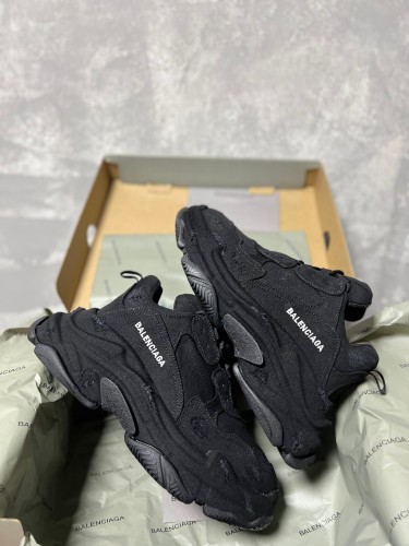 B 17FW Tripe-S High End Sneaker-569