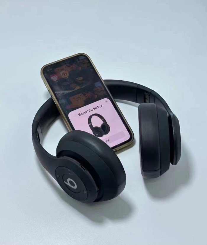 Beats Studio Pro noise reduction