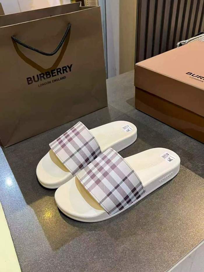 Burberry men slippers AAA-120