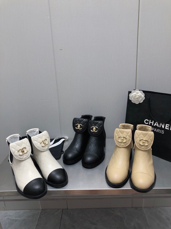 Chanel  靴 秋冬の暖かいブーツ
