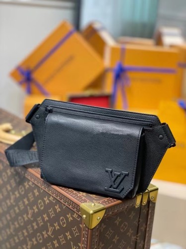 LV チェストバッグ メッセンジャーバッグ