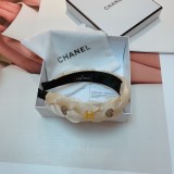 Chanelのカチューシャ