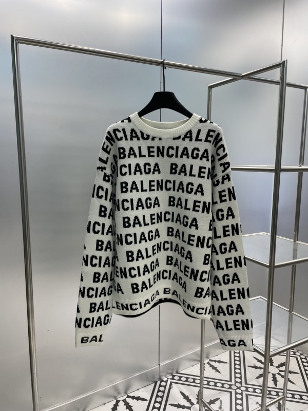 バレンシアガ ニット セーター ファッショナブルなセーター
