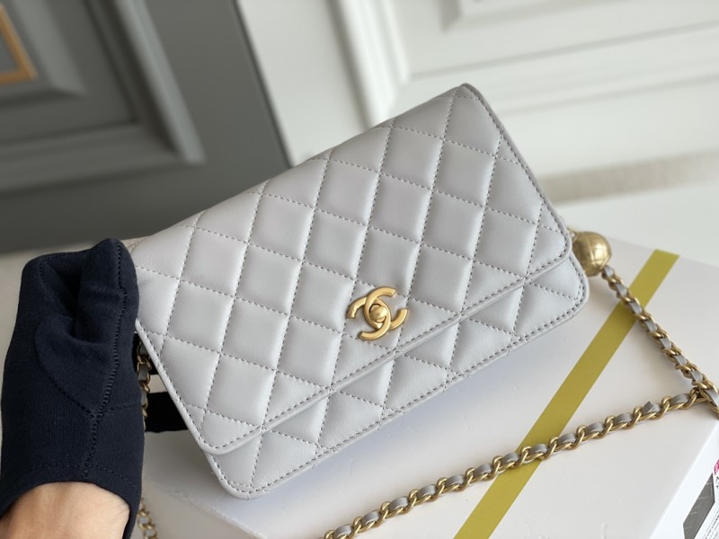 Chanelバッグおしゃれバッグレディースバッグ通勤バッグ斜めショルダーバッグ サイズ：12.3 x 19.2 x 3.5 cm