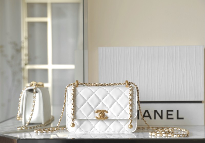 Chanelバッグファッションバッグレディースバッグ通勤バッグ斜め掛け、ワンショルダー、脇バッグ サイズ：12*19*8 cm