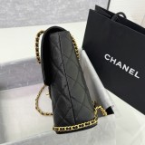 Chanelレディースバッグおしゃれバッグショルダーバッグ斜めショルダーチェーンバッグ サイズ：21 x 21 x 9.5 cm