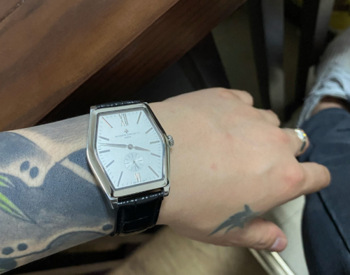 Vacheron Constantin機械式男性用時計 サイズ：幅36.70 X長さ47.61 mm、男性電気めっき18 k白金
