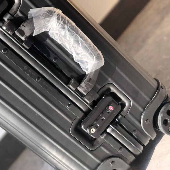 RIMOWA suitcase FZXLX001