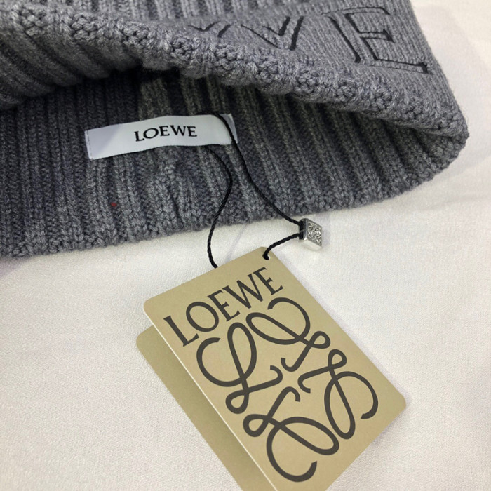 LOEWE Beanie Knitted Hat FZMZ172