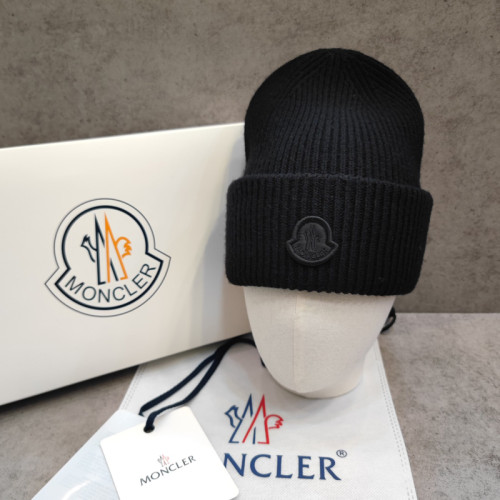 Moncler Wool Beanie Knitted Hat FZMZ171
