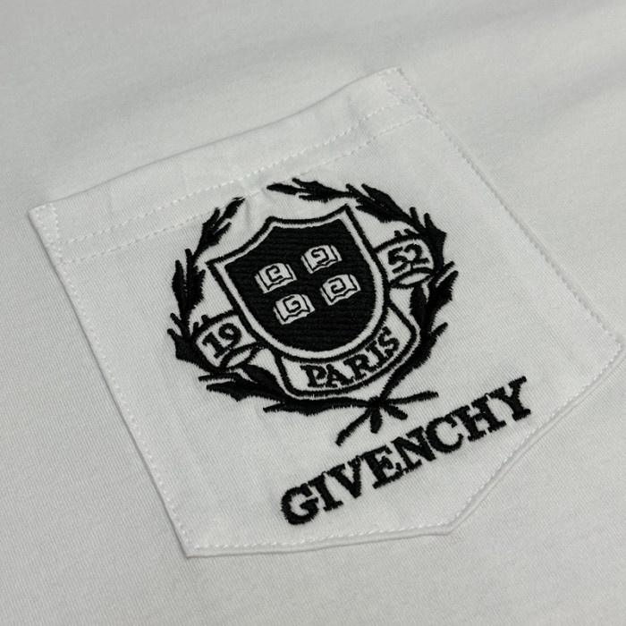 Givenchy Crest tee FZTX3554
