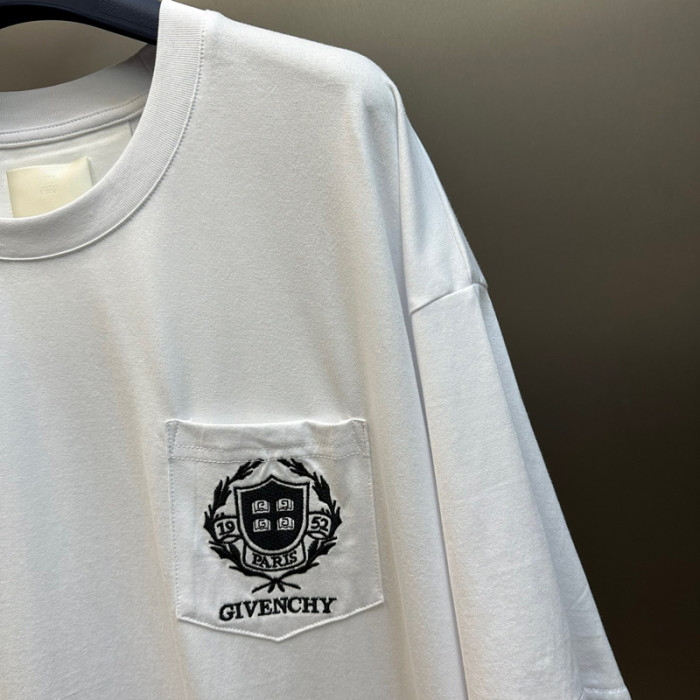 Givenchy Crest tee FZTX3554