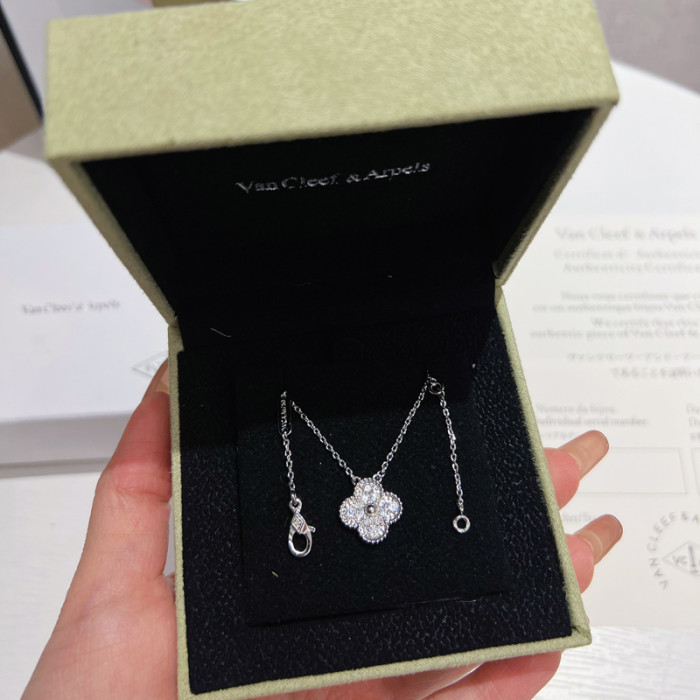 Van Cleef & Arpels Alhambra Necklace FZPJ053