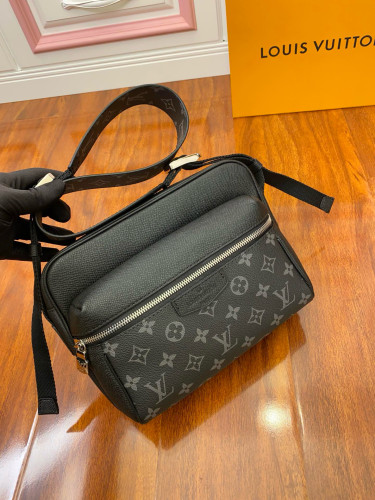 LV OUTDOOR BAG 29.5*20*10.5CM FZBB117