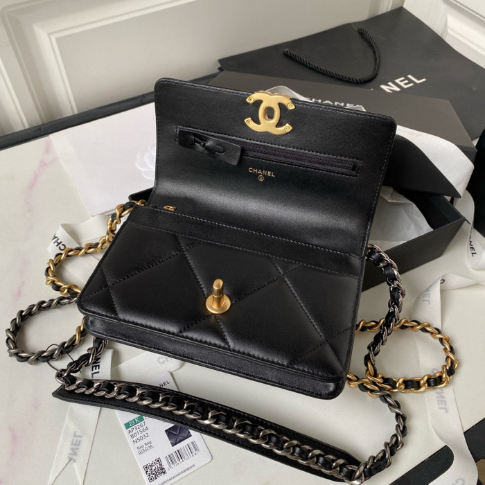 Chanel 19 WOC FZBB121