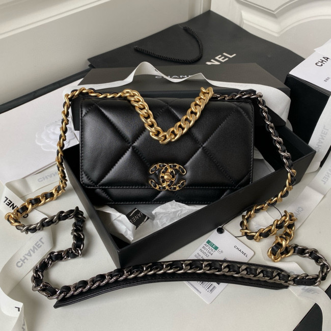 Chanel 19 WOC FZBB121