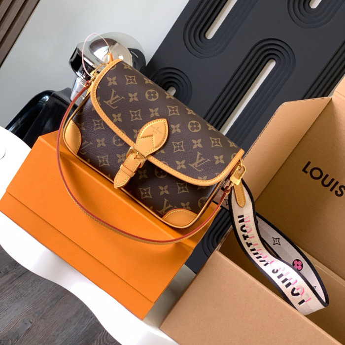 LV DIANE BAG 24*15*9CM FZBB126