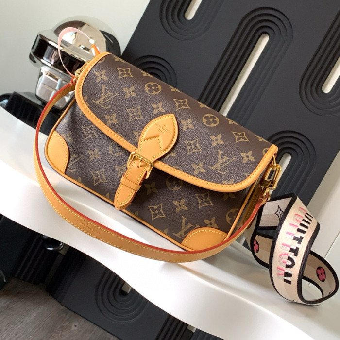 LV DIANE BAG 24*15*9CM FZBB126